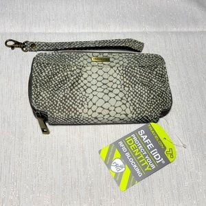 Travelon Wristlet